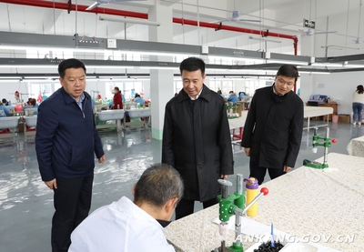 郭青到漢濱區(qū)茨溝鎮(zhèn)暗訪調研 鞏固拓展脫貧攻堅成果同鄉(xiāng)村振興有效銜接，助力玩具銷售產業(yè)升級