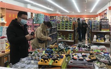 漢口北玩具訂貨會(huì)火熱開(kāi)啟 益智玩具與新春公仔引領(lǐng)備貨新風(fēng)潮